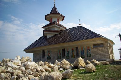 biserica dintr-o piatra, naeni, foto daniel statescu